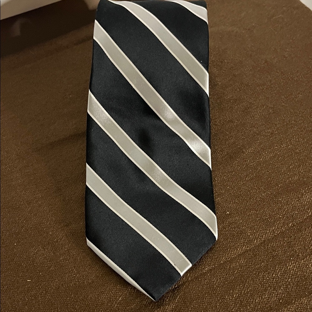 😄100% silk Black and silver Striped Men's Tie